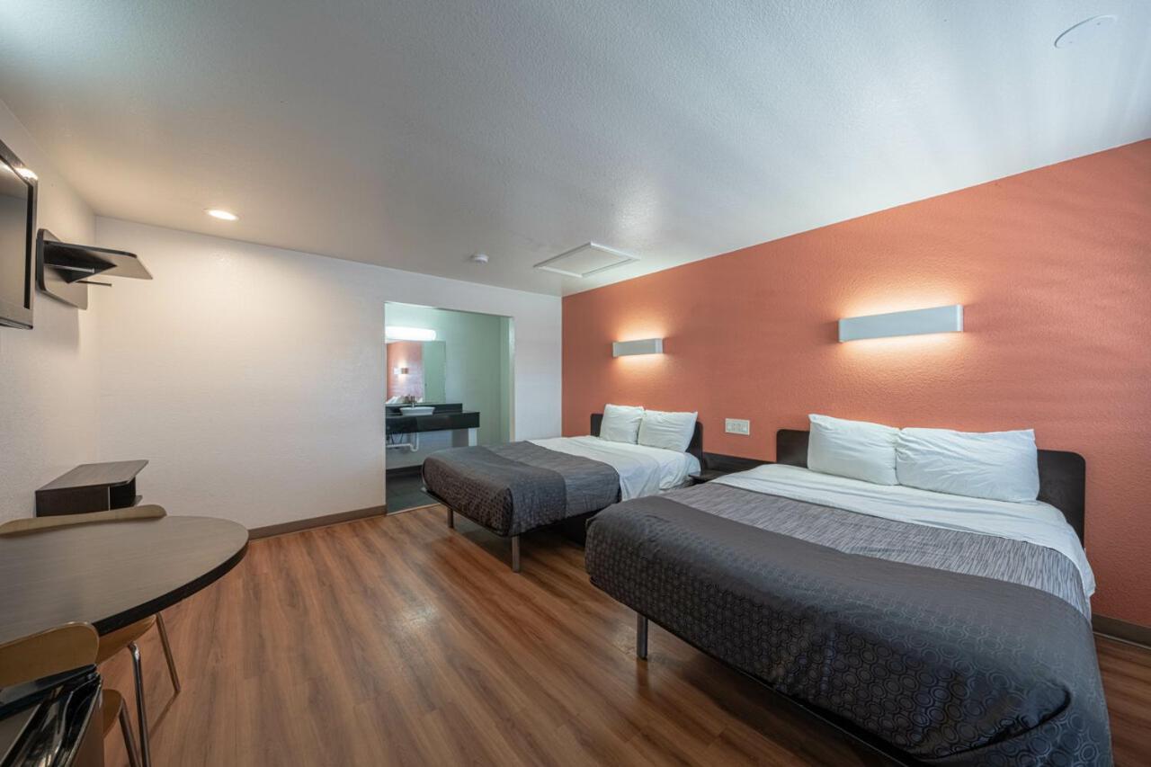 Coastal Valley Inn Castroville Dış mekan fotoğraf