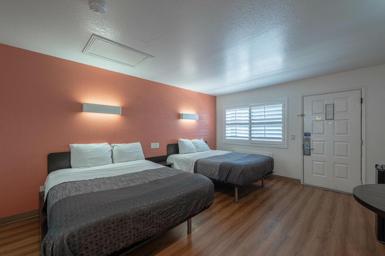 Coastal Valley Inn Castroville Dış mekan fotoğraf