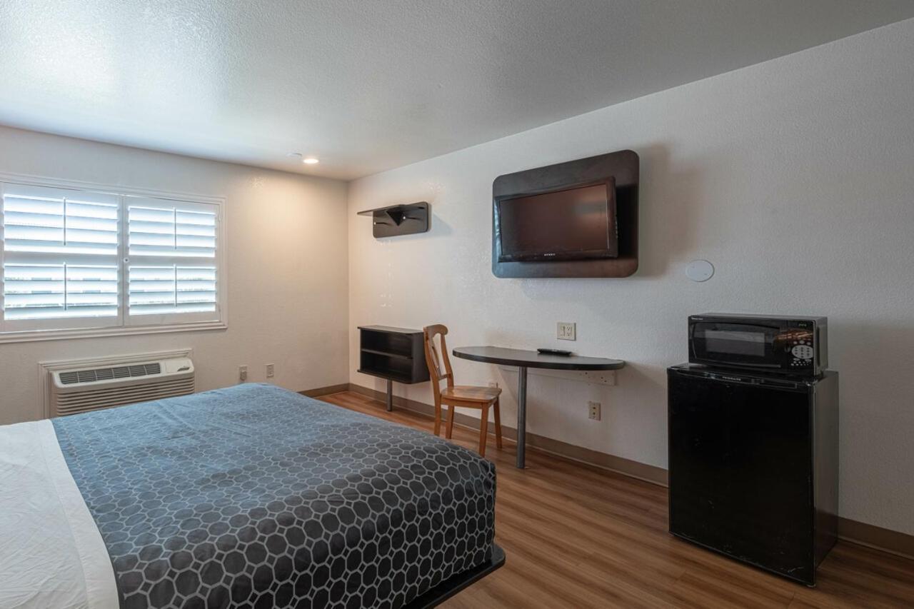 Coastal Valley Inn Castroville Dış mekan fotoğraf