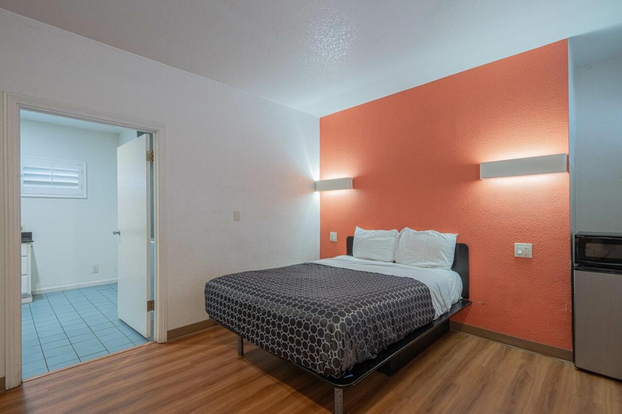 Coastal Valley Inn Castroville Dış mekan fotoğraf